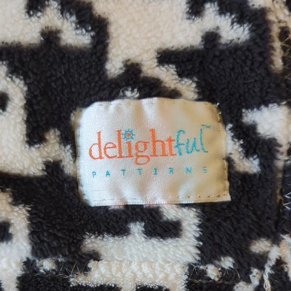 Black and White Houndstooth Towel Wrap - Picture 4 of 5